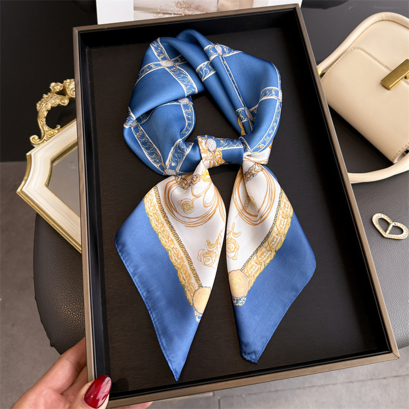 Foulard carré en soie bleu cla - Face Scarf Mask avis et prix